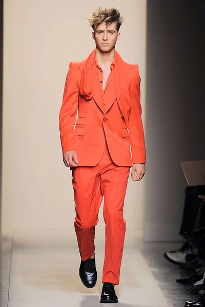 Look 19